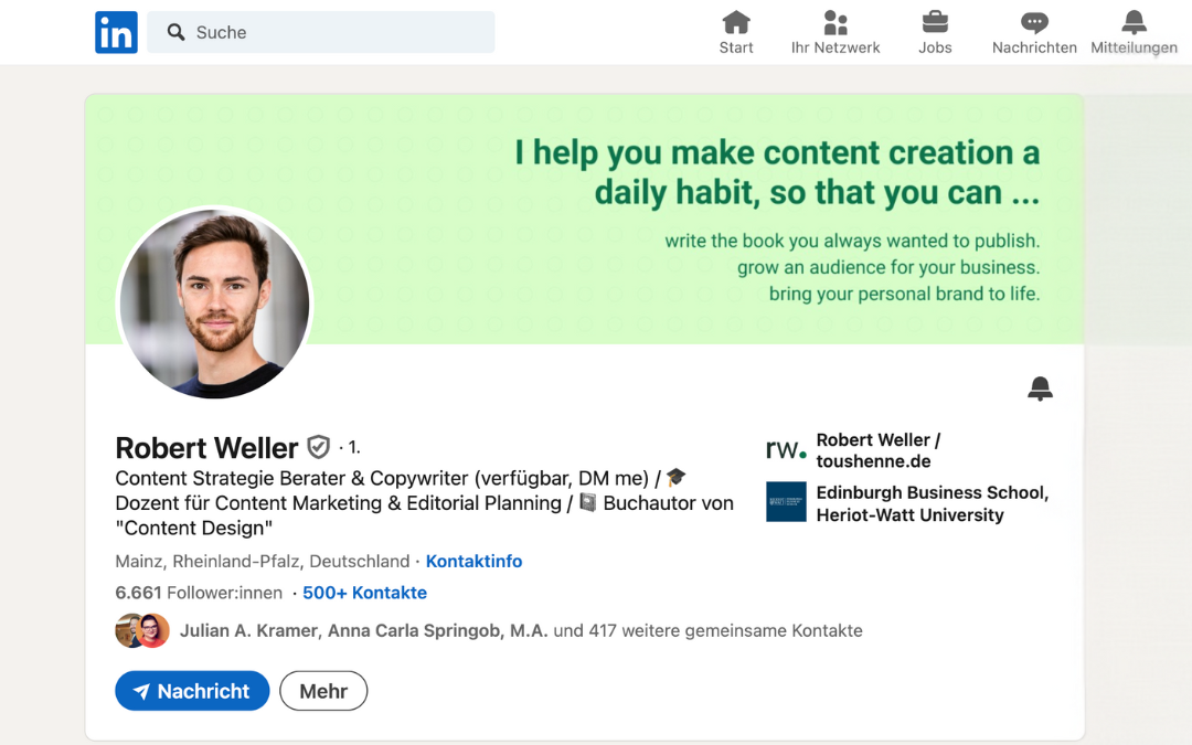 LinkedIn-Profil von Robert Weller mit einem Profilbild links oben und einem grünen Banner im Hintergrund, auf dem steht: „I help you make content creation a daily habit, so that you can … write the book you always wanted to publish, grow an audience for your business, bring your personal brand to life.“ Darunter sind seine Berufsbezeichnungen als Content Strategy Berater, Copywriter, Dozent und Buchautor aufgeführt, sowie seine Standort- und Kontaktinformationen.